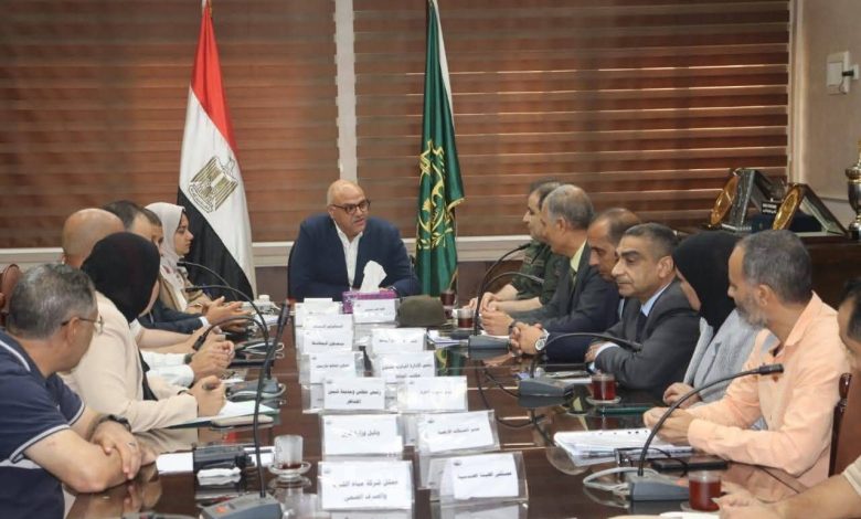 محافظ القليوبية يناقش إنشاء كوبري عبودة بشبين القناطر علي ترعة الشرقاوية.