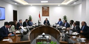 رئيس الوزراء يتابع جهود خفض الدين العام من الناتج المحلي