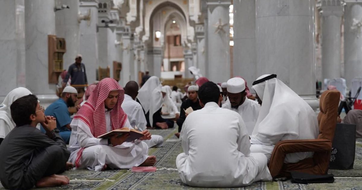 رئاسة الشؤون الدينية تواصل تنفيذ برنامج حفظ السنة والمتون العلمية في الحرمين الشريفين