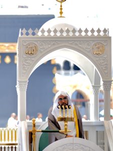 فضيلة الشيخ الأستاذ الدكتور عبدالله بن عواد الجهني، يؤم المصلين لصلاة الجمعة بالمسجد الحرام