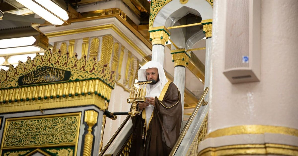 فضيلة الشيخ عبدالمحسن القاسم يؤم المصلين لصلاة الجمعة بالمسجد النبوي