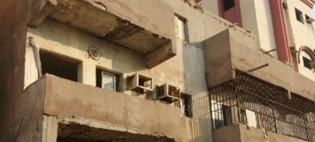 أمانة جدة تشعر المباني الآيل للسقوط في حي الرويس