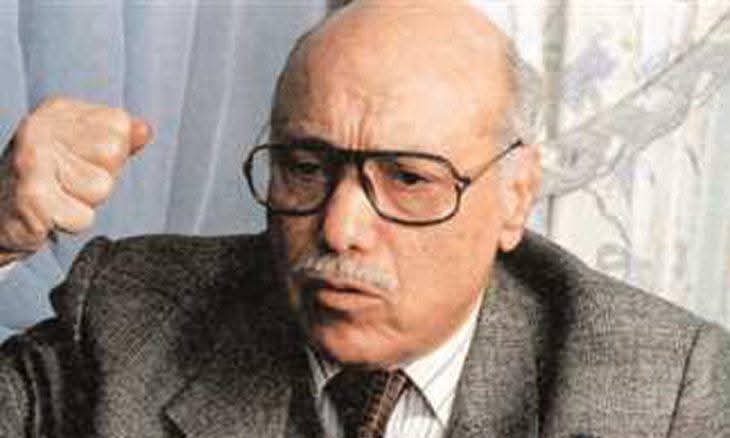 عظيم من عظماء مصر أديب وكاتب مصري من بلاط صاحيه الجلاله
