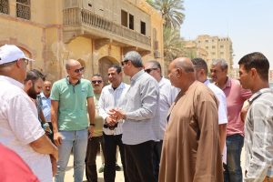 محافظ السويس يتابع أعمال التطوير بشارع بورسعيد 
