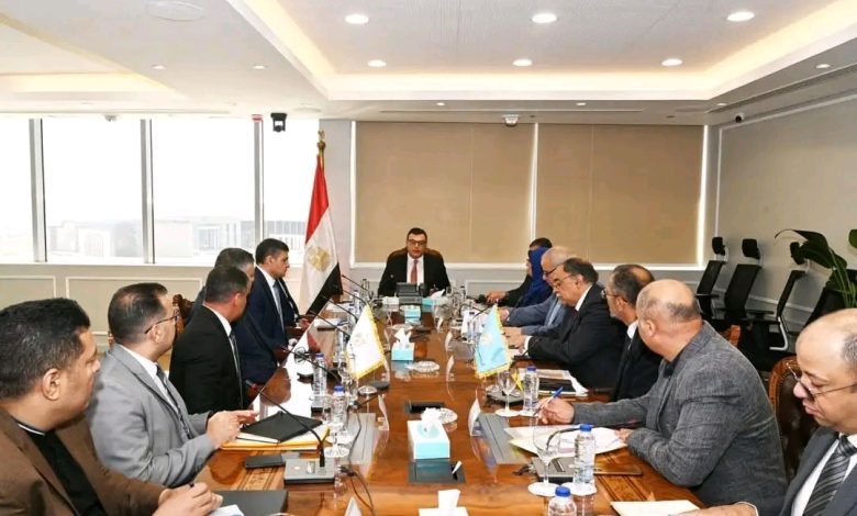 وزير الإسكان يتابع موقف مشروعات الإسكان بمحافظة بورسعيد