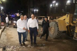 محافظ القليوبية في جولة ليلية مفاجئة لمتابعة أعمال النظافة بمدينة الخانكة.