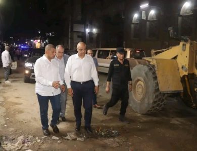 محافظ القليوبية في جولة ليلية مفاجئة لمتابعة أعمال النظافة بمدينة الخانكة.