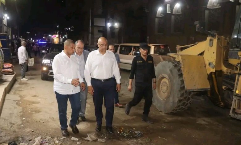 محافظ القليوبية في جولة ليلية مفاجئة لمتابعة أعمال النظافة بمدينة الخانكة.