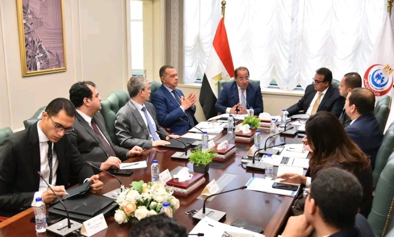 وزير الصحة يبحث سُبل استدامة تمويل التأمين الصحي الشامل ومقترحات تعديل المساهمة التكافلية