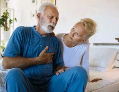 تمييز حاسم بين النوبة القلبية والسكتة القلبية... دقائق تصنع الفرق بين الحياة والموت