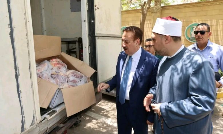 محافظ المنوفية يتفقد 2 طن لحوم لتوزيعها ضمن صكوك الأضاحي على الأسر الأولى بالرعاية