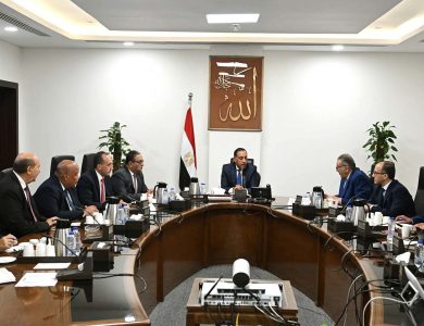 توافق بين الحكومة والتجار والصناع على مبادرة لخفض أسعار السلع المختلفة