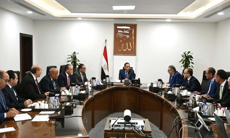 توافق بين الحكومة والتجار والصناع على مبادرة لخفض أسعار السلع المختلفة