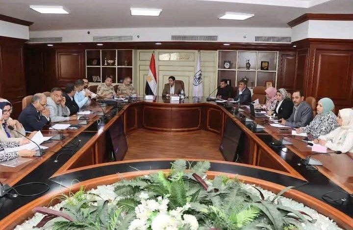 نائب محافظ بني سويف يعقد اجتماعًا لمتابعة تسليم المرحلة الأولى من مبادرة "حياة كريمة"