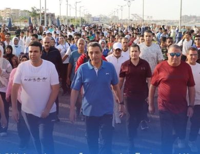 محافظ السويس يشارك في الإحتفال بيوم الرياضة المصري بممشي أهل السويس 