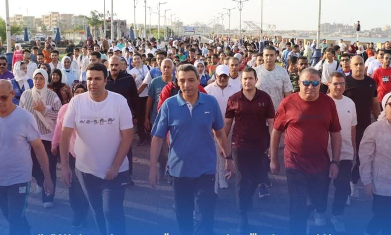 محافظ السويس يشارك في الإحتفال بيوم الرياضة المصري بممشي أهل السويس