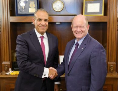 وزير الخارجية والهجرة يلتقي السيناتور "كريس كونز" زعيم الأقلية باللجنة الفرعية لاعتمادات الدفاع وعضو لجنة العلاقات الخارجية بمجلس الشيوخ