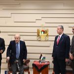 الرئيس الفلسطيني يمنح المؤلف الموسيقي "طه العجيل" وسام الثقافة والعلوم والفنون