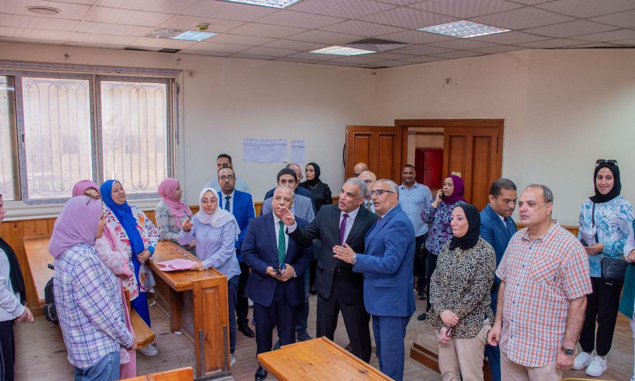 رئيس جامعة طنطا يتفقد لجان اختبارات القدرات بكلية علوم الرياضة