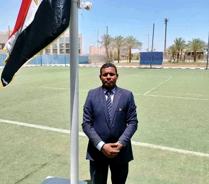 ايا ام لعيون السود والرمش فتان