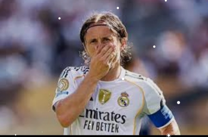 رسالة وداع مودريتش تهز عشاق الملكي : سأظل مدينا لريال مدريد طوال حياتي !