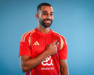الأهلى يدعم سيراميكا بلاعبيه