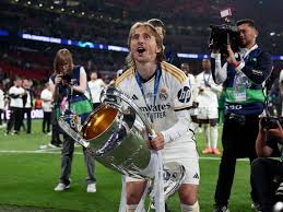 ميلان يعلن انضمام مودريتش