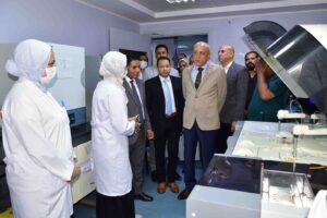 "محافظ الأقصر" يزور مستشفى الحميات ويشيد بالخدمات الطبية المقدمة..بالصور