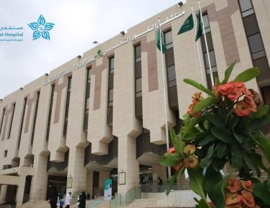 عملية جراحية نادرة تنهي معاناة فتاة يمنية من انحراف العمود الفقري بـ"نور مكة"