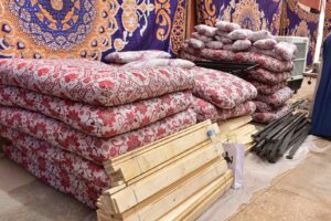 "محافظ الأقصر" يشهد حفل توزيع مساعدات خيرية لمؤسسة فاتبع سببا وجمعية شفاء القلوب الخيرية بمدرسة الزناقطة الإبتدائية