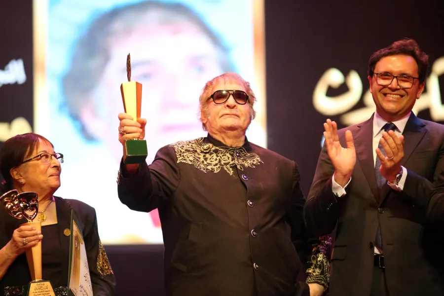 بعد تكريمه بالمسرح القومي .. محيي إسماعيل : تكريم سئ ..مفيش فلوس ولا جايزة عليها القيمة !