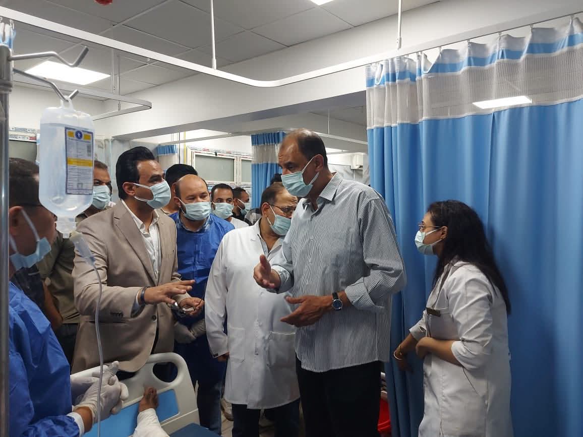 محافظ سوهاج يتفقد مصابي حريق مطعم الشبان ويوجه بتوفير الرعاية الطبية الكاملة
