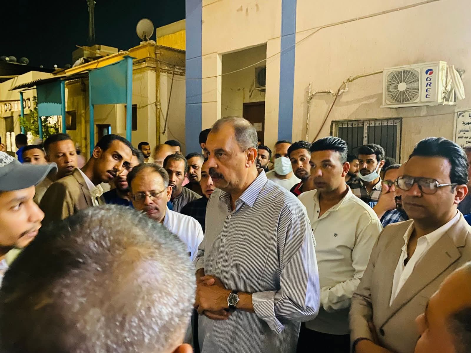 محافظ سوهاج يتفقد مصابي حريق مطعم الشبان ويوجه بتوفير الرعاية الطبية الكاملة