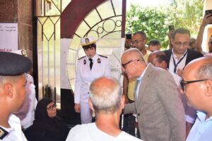 محافظ الأقصر يتفقد لجان التصويت للانتخابات بالطود والأقصر