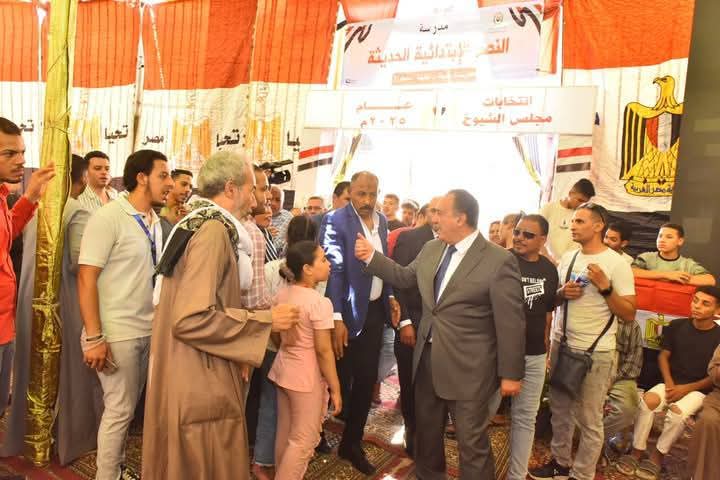 محافظ أسيوط يتفقد سير انتخابات الشيوخ 