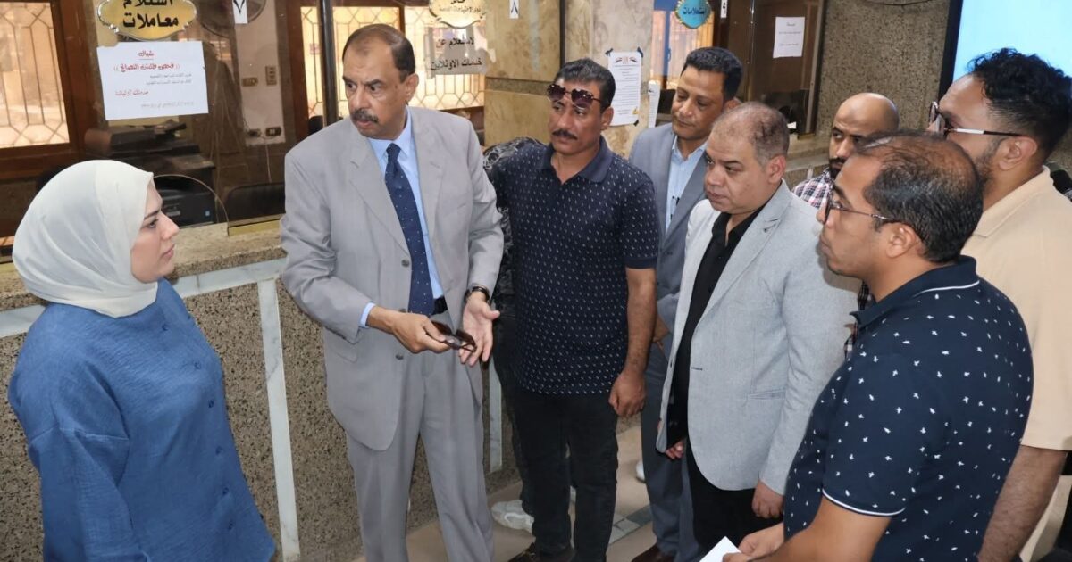 محافظ سوهاج يتفقد المراكز التكنولوجيةويوجه بتيسير الإجراءات على المواطنين