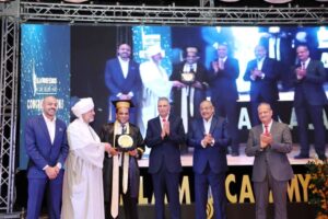 أسوان: المحافظ يشهد حفل التخرج للدفعة العاشرة من طلاب الثانوية العامة بمدارس السلام 