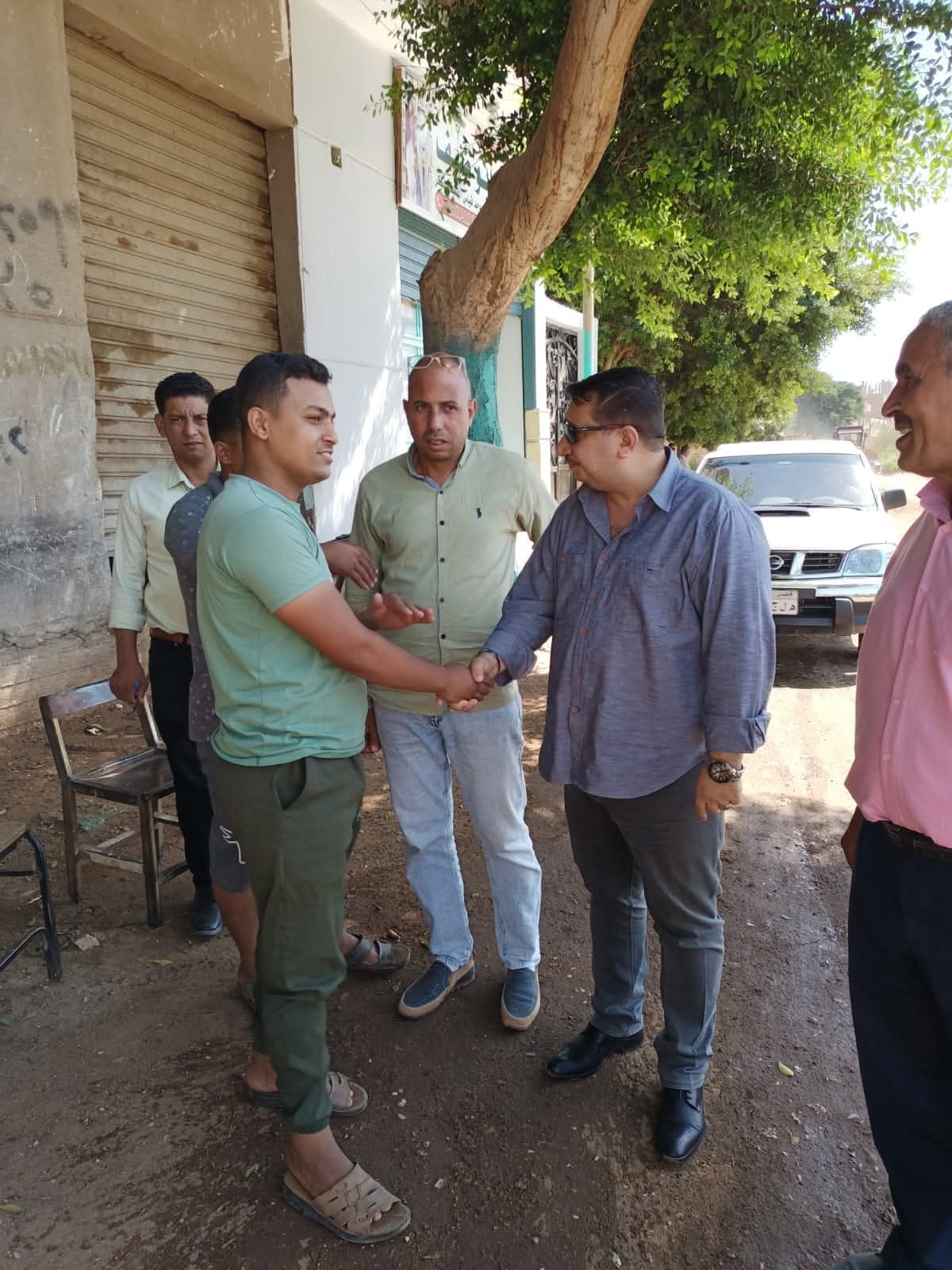 بقيادة الشطورى.. جهود مكثفة لتمهيد وتسوية الطرق بقرى طهطا لخدمة المواطنين