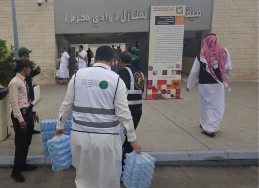 بيئة الطائف تنفذ مبادرة لتوزيع المياه في ميقات قرن المنازل مع جمعية سمو للسقيا بيئة الطائف تنفذ مبادرة لتوزيع المياه في ميقات قرن المنازل مع جمعية سمو للسقيا