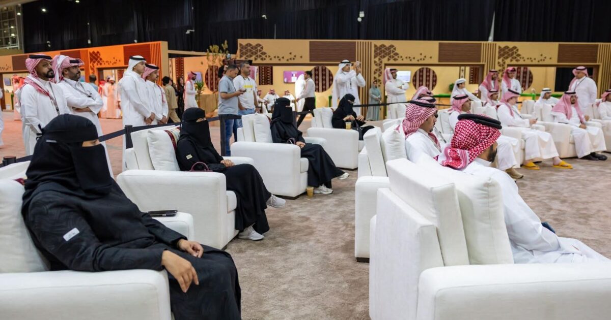 بيع 3صقور بـ111 ألف ريال في خامس ليالي المزاد الدولي لمزارع إنتاج الصقور 2025