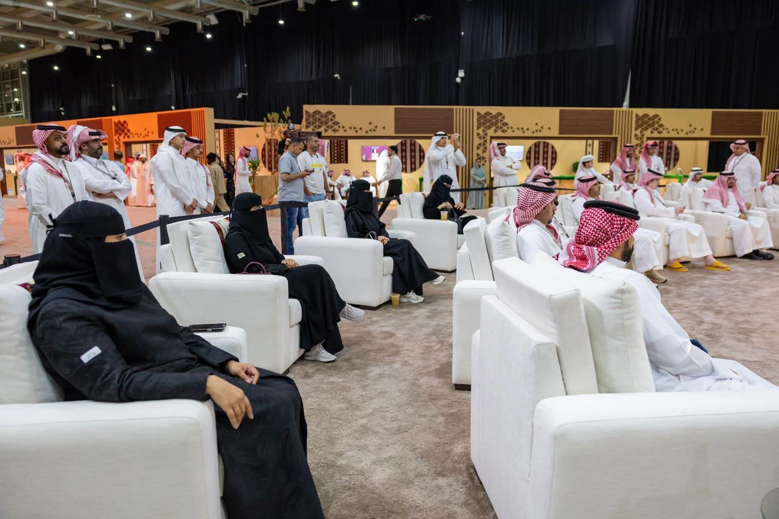 بيع 3صقور بـ111 ألف ريال في خامس ليالي المزاد الدولي لمزارع إنتاج الصقور 2025