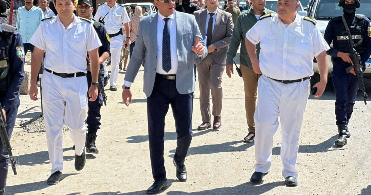 حملة أمنية مكبرة لإزالة الإشغالات والتعديات في الفيوم بقيادة مدير الأمن