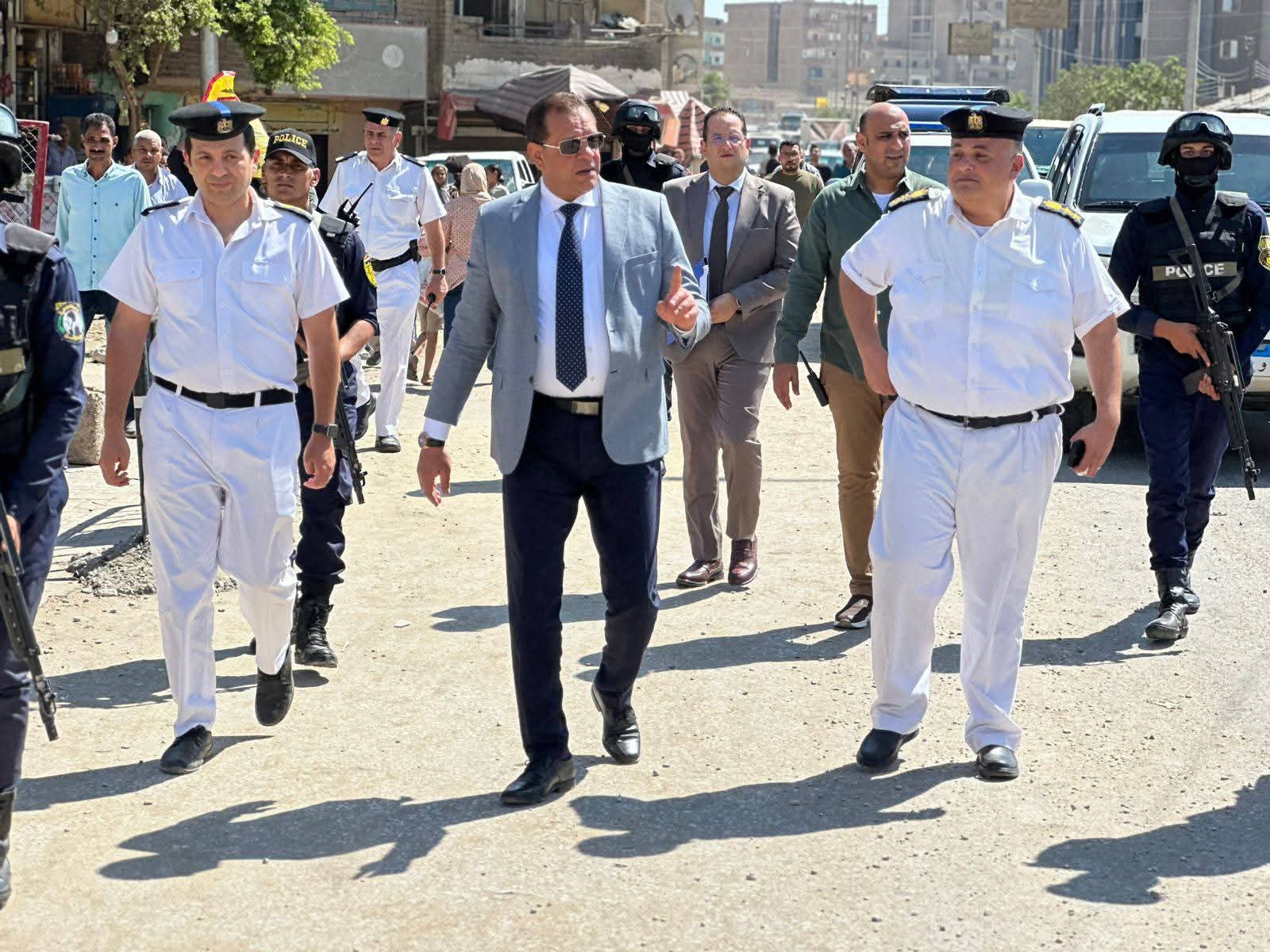 حملة أمنية مكبرة لإزالة الإشغالات والتعديات في الفيوم بقيادة مدير الأمن