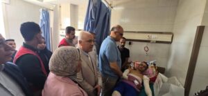 محافظ القليوبية يزور مصاب حريق منطقة الشدية ببنها ويطمئن على حالته الصحية