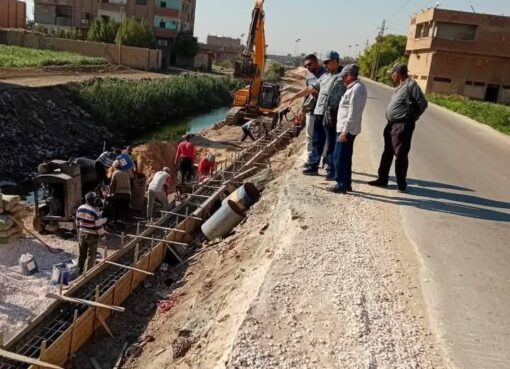 تنفيذ أعمال رصف طريقي “ريفا-أسيوط” و”ريفا-موشا” بتكلفة 60 مليون جنيه