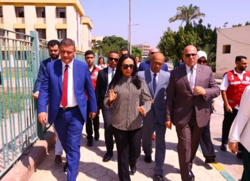 وزيرة التضامن الاجتماعي تزور مجمع حياة بالجيزة.. وتتفقد الخدمات المقدمة للأبناء وزيرة التضامن الاجتماعي تزور مجمع حياة بالجيزة.. وتتفقد الخدمات المقدمة للأبناء