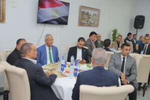 محافظة السويس تكرم اللواء أحمد الإسكندراني السكرتير العام السابق 