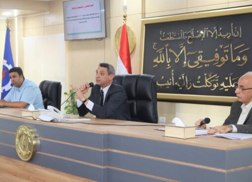 محافظ السويس يعقد اجتماع المجلس التنفيذي ويوافق على إقامة مشروعات خدمية لصالح المواطنين