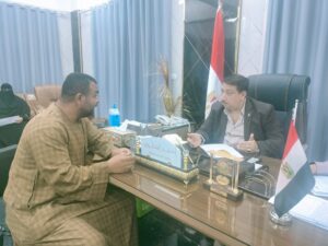 رئيس الوحدة المحلية بـ «طهطا» سوهاج يستمع للمواطنين ويأمر بحلول عاجلة