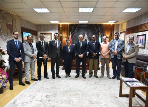 نائب وزير الصحة تبحث تعزيز دور جامعة سوهاج في مواجهة القضية السكانية وخفض معدلات الولادات القيصرية ووفيات حديثي الولادة نائب وزير الصحة تبحث تعزيز دور جامعة سوهاج في مواجهة القضية السكانية وخفض معدلات الولادات القيصرية ووفيات حديثي الولادة